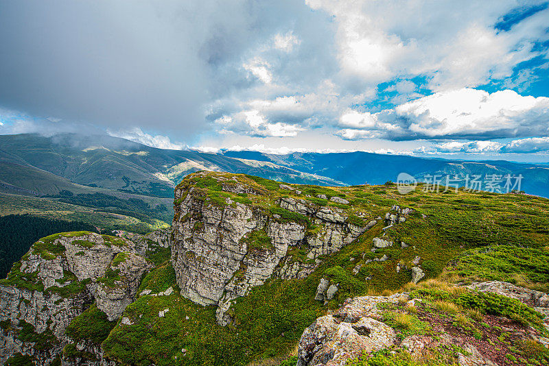 Babin zub - Stara planina，塞尔维亚。Babin zub是塞尔维亚东南部Stara Planina山脉的一座山峰。